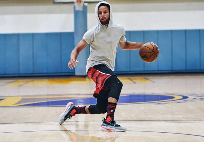 NBA：独行侠击败骑士 东契奇全场数据爆炸（NBA：独行侠力擒骑士 东契奇数据炸裂）