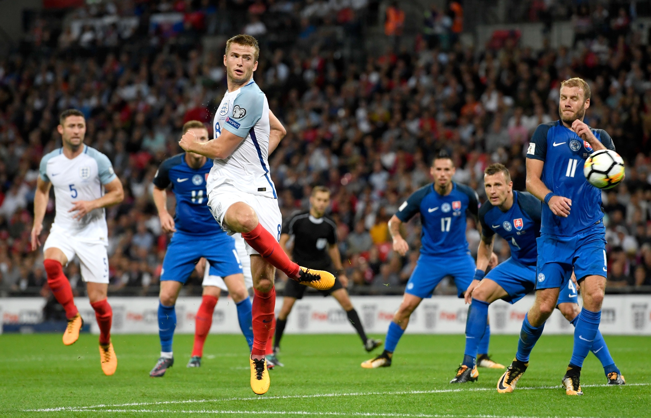 欧冠前瞻：凯拉特核心停赛，奥林匹亚科斯近期状态颇佳（欧冠前瞻：凯拉特核心缺阵，奥林匹亚科斯近况火热）