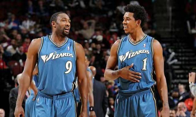 阿斯：皇马和A22起诉欧足联，要其赔偿45亿欧并批准欧超运营（阿斯报：皇马携A22起诉欧足联，索赔45亿欧并要求放行欧超）