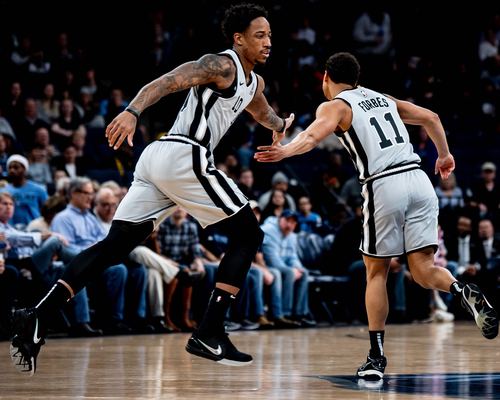 洲际杯前瞻：蓝十字防守存在漏洞，弗拉门戈士气正旺力争晋级（洲际杯展望：蓝十字后防隐患凸显，气势正盛的弗拉门戈剑指晋级）